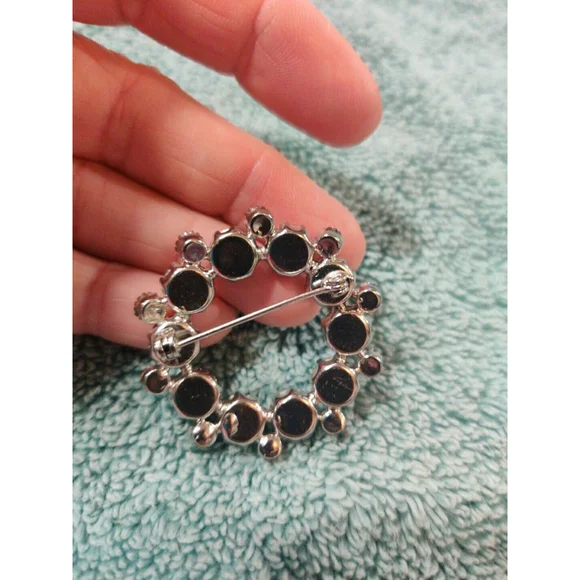 Vintage Double wreath Rhinestone Broch - Picture 3 of 4